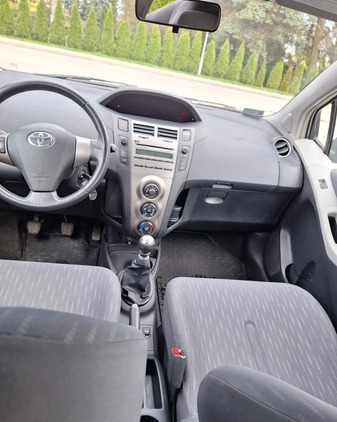 Toyota Yaris cena 17200 przebieg: 182000, rok produkcji 2009 z Rzeszów małe 46